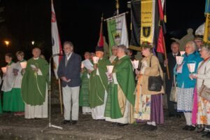 Lichterprozession am Wallfahrtsort „Maria im Grünen Tal“ zu Retzbach Bild: Karin Bohn