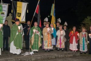 Lichterprozession am Wallfahrtsort „Maria im Grünen Tal“ zu Retzbach Bild: Karin Bohn