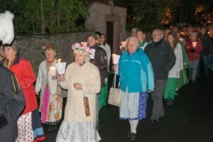 Lichterprozession am Wallfahrtsort „Maria im Grünen Tal“ zu Retzbach Bild: Karin Bohn
