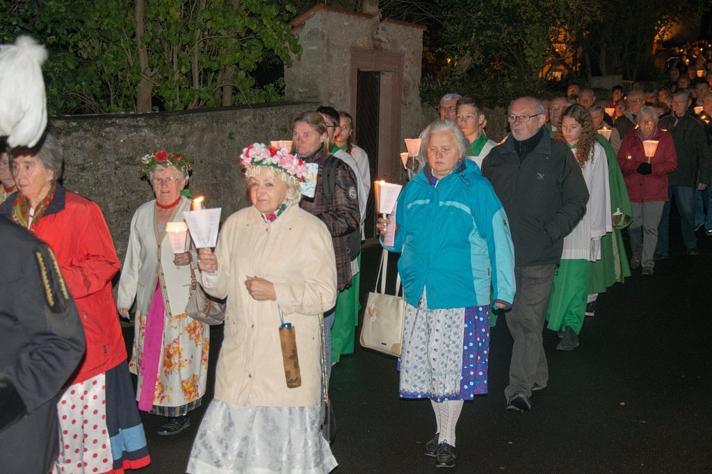 Lichterprozession am Wallfahrtsort „Maria im Grünen Tal“ zu Retzbach Bild: Karin Bohn