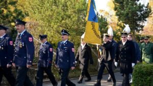 Kranzniederlegung am Heldenfriedhof