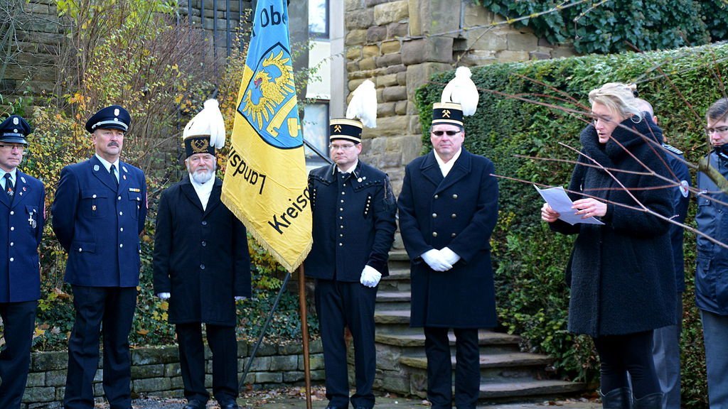 Kranzniederlegung am Heldenfriedhof